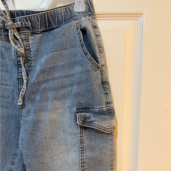 Steve Madden Pull On Blue Cargo Jeans Elastic Waist 
Inseam 28
W 14/28
Rise 11 - Picture 2 of 6